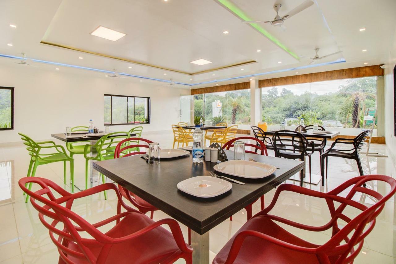 Hotel The Orange Flag Aurangabad  Zewnętrze zdjęcie
